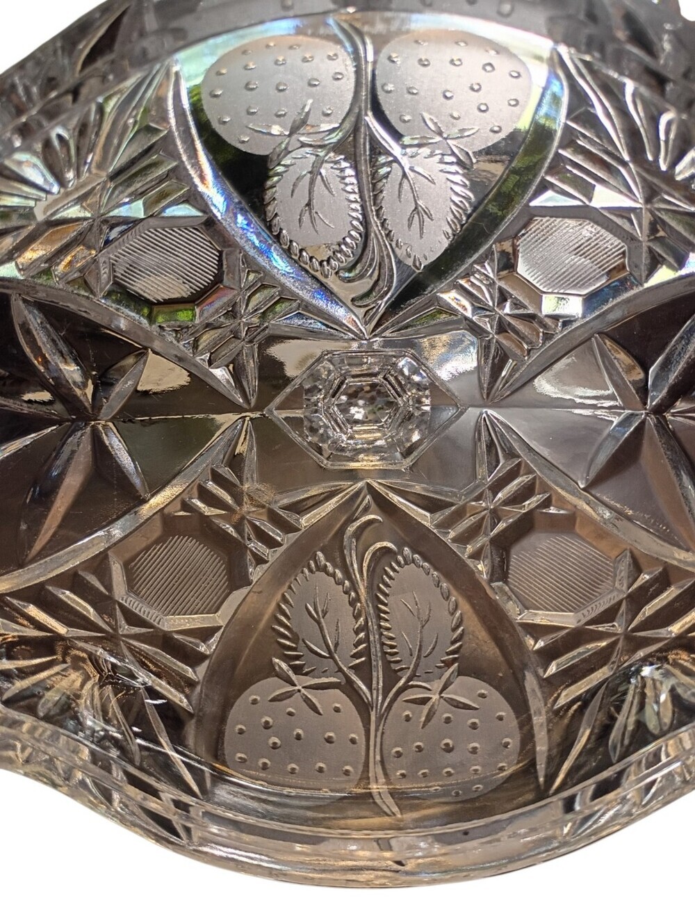 Clear Vintage Crystal Candy Dish With Lid and Pineapple and Floral Detailing - Picture 9 of 10